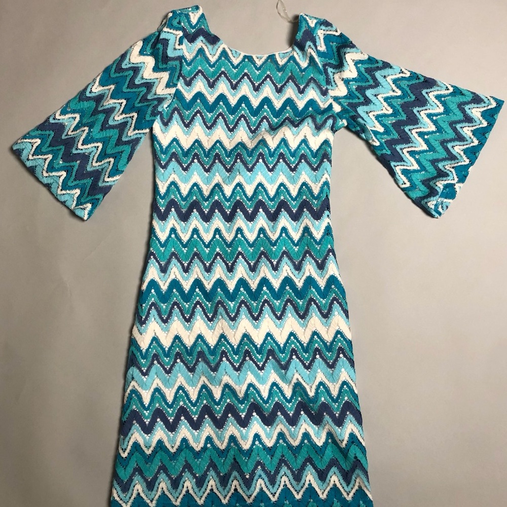 Blue chevron lace Karlie mini dress with scoop back in size M